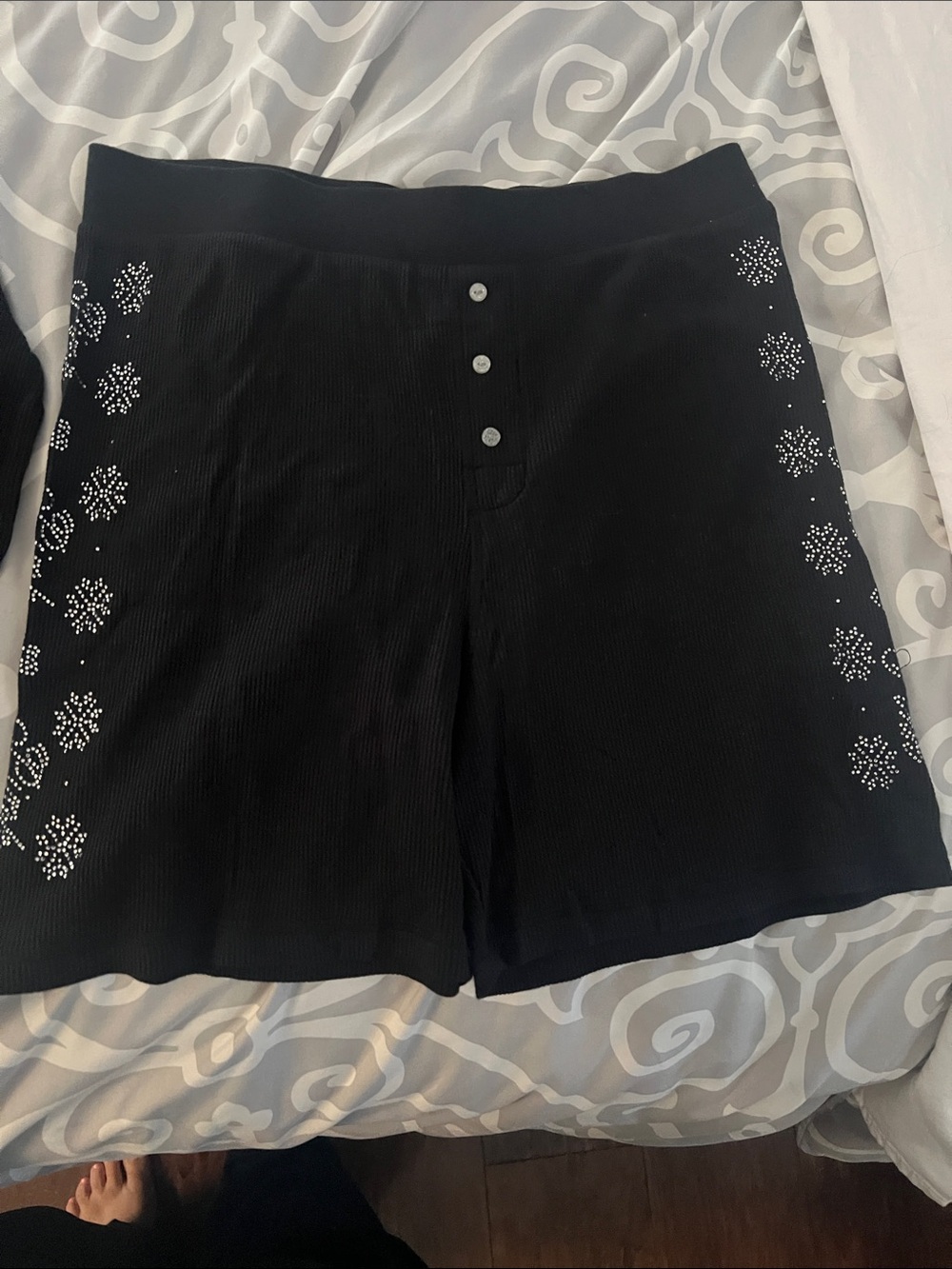 NWOT VS PINK Women's thermal pj set
Snowflake Stud - Picture 4 of 9